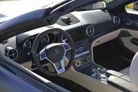 内装色は淡いベージュのポーセレン。トランスミッションは7段の「AMGスピードシフトMCT」。