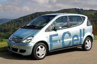 
	【写真上】「SLRマクラーレン」
	【写真下】「F-Cell（エフ・セル）」
	 