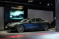 新型「ポルシェ・パナメーラ」。