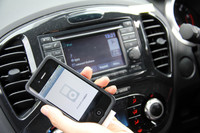 レンタカーもiPhone対応オーディオ付きが増えた。写真は「日産ジューク」のイギリス仕様車。