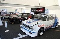 1970年代、「マイナーツーリング」と呼ばれた1300cc以下のツーリングカーレースの好敵手であった3台。右からSB-1シビック、B110サニー、そしてDOHCのスペシャルヘッドを持つKP47トムス・スターレット。