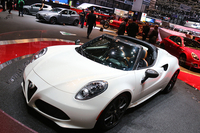 「アルファ・ロメオ4Cスパイダー」。2014年4月、ジュネーブモーターショーで。