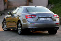 日本への導入時期は、高性能版の「ギブリS」（FR）と「ギブリS Q4」が2013年11月、ベースグレードの「ギブリ」が2014年3月となる予定。価格は未定。