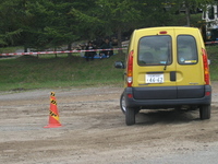 「ベルランゴ」は貨商車だけあってほとんどロールしない。