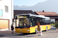 山の小さな村にもほぼ定刻にやってくる。