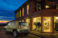 小型ジープ、レネゲードを今秋発売の画像