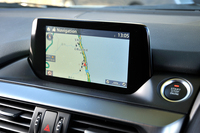 「マツダコネクト」に搭載されるカーナビゲーション機能については、新たに日本製のシステムを採用（既存のマツダコネクトのものはハンガリー製）。使い勝手が大幅に向上した。
    