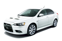 「三菱ギャランフォルティス スポーツバック ラリーアート」
    