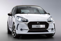 新しい意匠のフロントマスク。