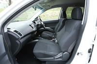 三菱アウトランダーG 5人乗り（4WD/CVT）／G 7人乗り（4WD/CVT）【短評（前編）】の画像