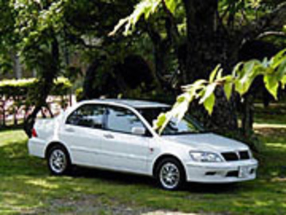 【スペック】全長×全幅×全高＝4480×1695×1430mm/ホイールベース=2600mm/車重＝1170kg/駆動方式＝FF/1.8リッター直4DOHC16バルブ（130ps/6000rpm、18.0kgm/3750rpm）/車両本体価格＝199.8万円