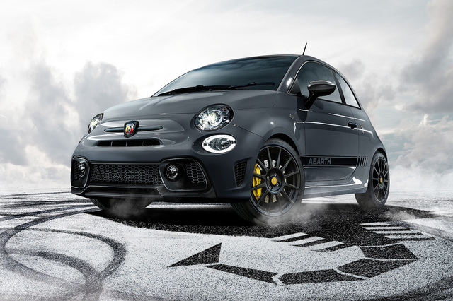 一段とスポーティーな「アバルト595コンペティツィオーネ」限定発売