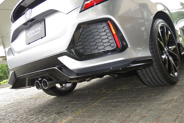 ホンダ・シビックハッチバック（リアディフューザーとマフラー）