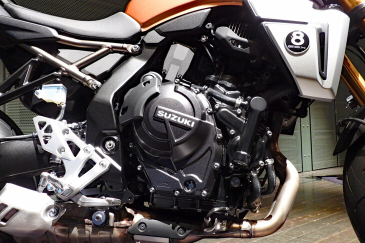スズキGSX-8T