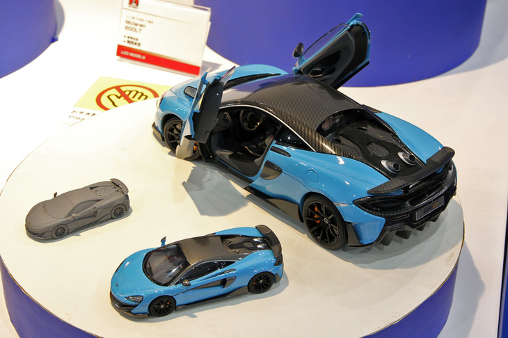 LCDモデルの「マクラーレン600LT」は1/18、1/43、1/64（展示はモックアップ）の3サイズがそろうが、発売未定。いずれも出来はかなりよく、お求めやすい価格で出せれば、とのことだった。