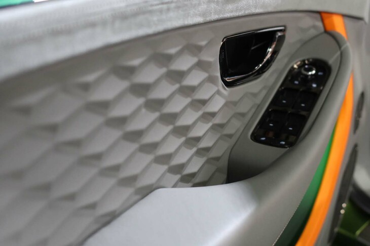 ベントレー・コンチネンタルGTCスピード（左ドアのインナーパネル）