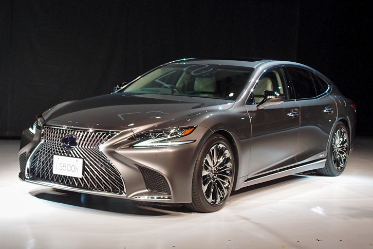 「レクサスLS500h」