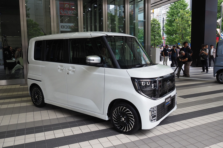 日産ルークスAUTECH LINE（フロントビュー）