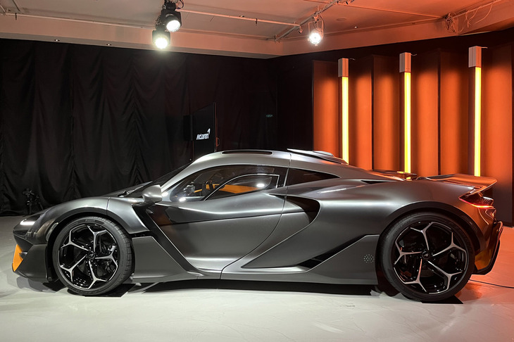 「マクラーレンW1」のボディーサイズは全長×全幅×全高＝4635×2074×1182mm、ホイールベースは2680mm。