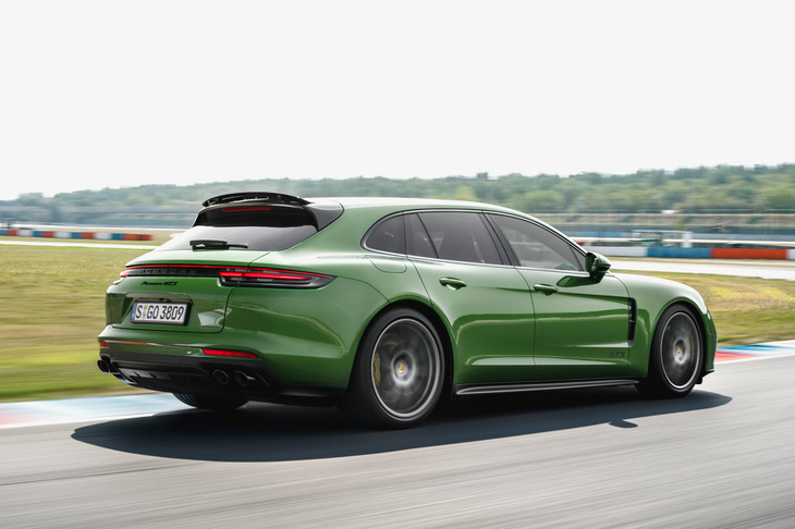 ポルシェ・パナメーラGTSスポーツツーリスモ