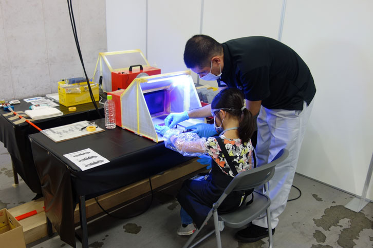 【整備・塗装職業体験】スプレーガンによる塗装体験。