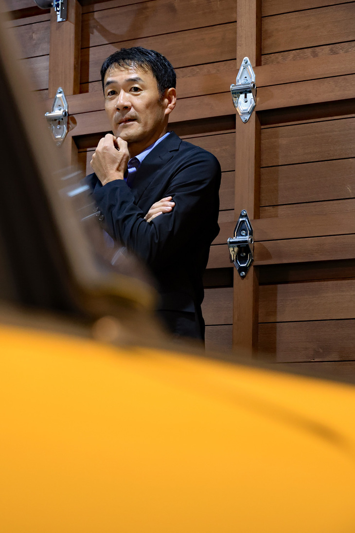 ガレージ作りは長年の夢だったという秋元さん。構想期間は約5年。「面倒くさいので、クルマ好きの仲間には内緒で考えてました（笑）」