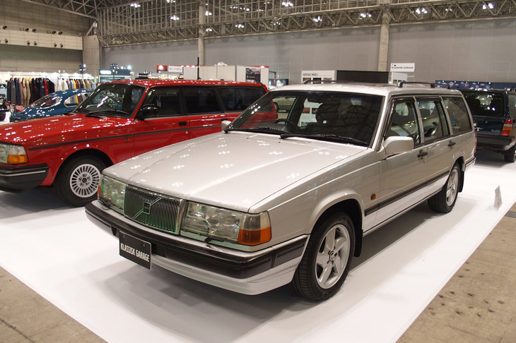 「最後のFRボルボ」として注目を集めている「940」。ボルボのクラシックカー部門であるクラシックガレージが出展したものだ。