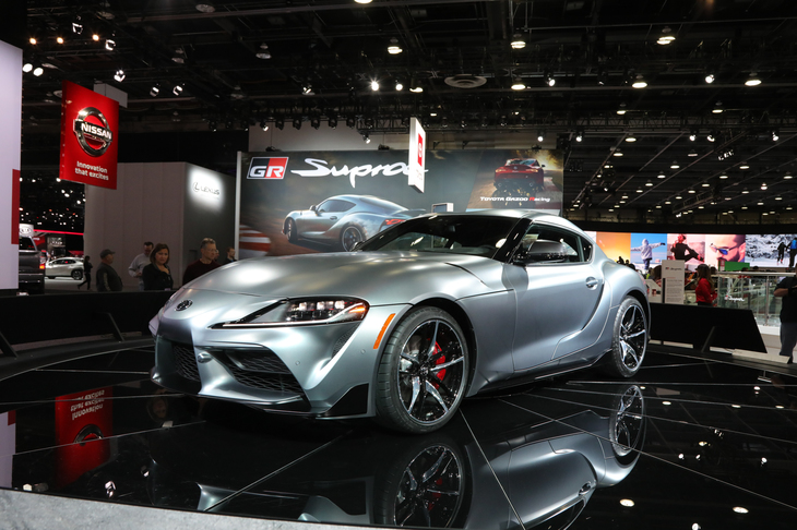 デトロイトモーターショーで世界初公開された「トヨタ・スープラ」。
