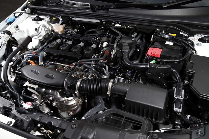 エンジンサウンドにもこだわったという1.5リッター直4ターボエンジン。燃料はハイオク指定で、燃費はWLTCモードで16.3km/リッター。