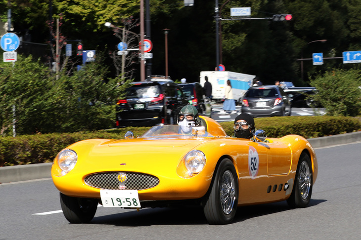 1958年「バックラーDD2」。イタリア製かと思ったらイギリス製という、鋼管スペースフレームにアルミボディーをかぶせた本格的なレーシングスポーツ。