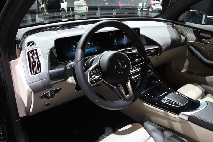 メルセデス・ベンツEQC（コックピット周辺部）