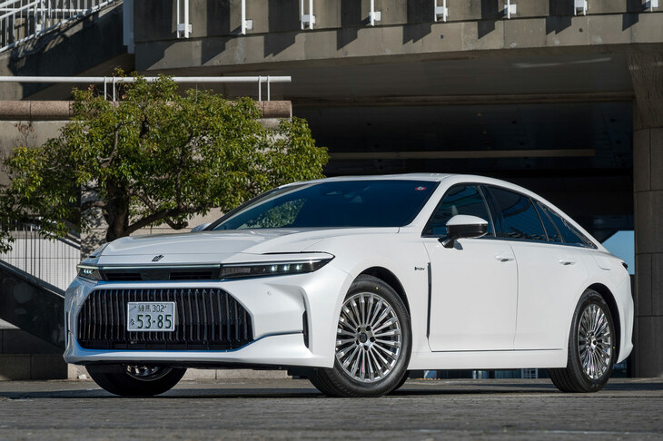 スタイリングについては満場一致で好評だった「トヨタ・クラウン セダン」。今回はフロントやリアなどのディテールを見ていきたい。（写真：向後一宏）