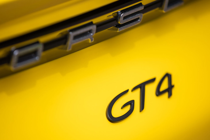 「GT4」のネーミングは、先代モデルにあたる981型の「ケイマンGT4」に続くもの。日本での車両本体価格は1259万9074円。