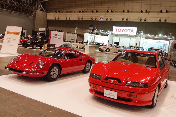 CLUB CLASSIC CAR LOVERSの2台。鮮やかな赤がまぶしい。