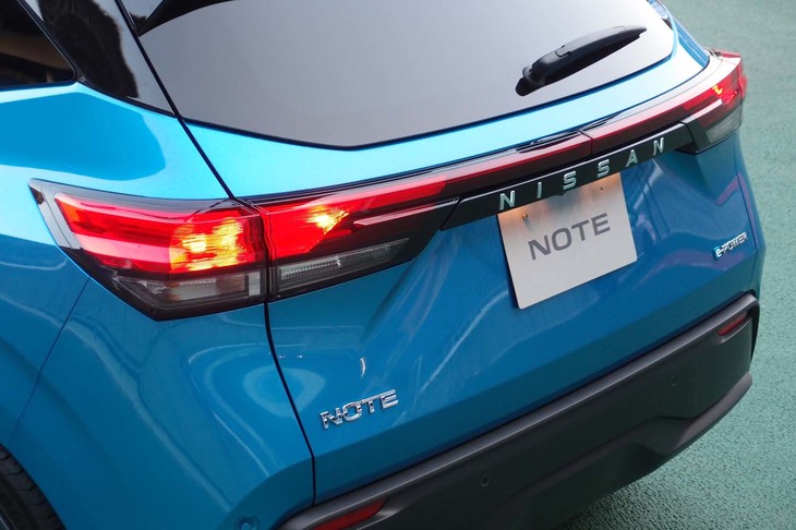 日産ノート（リアコンビランプ）