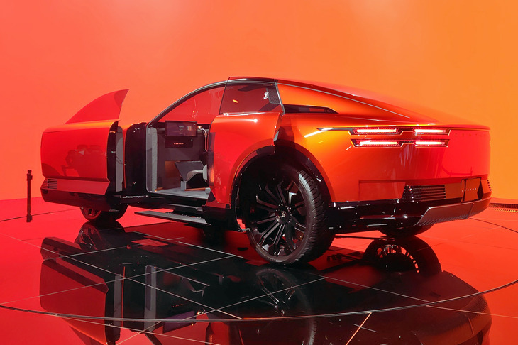 トヨタが「『ジャパン・プライド』を世界に発信していくブランドにしたい」と息巻くセンチュリー。ならばぜひ、まずはこのクーペを市販化してほしい。