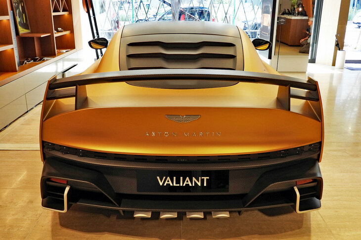 アストンマーティン・ヴァリアント（リア）