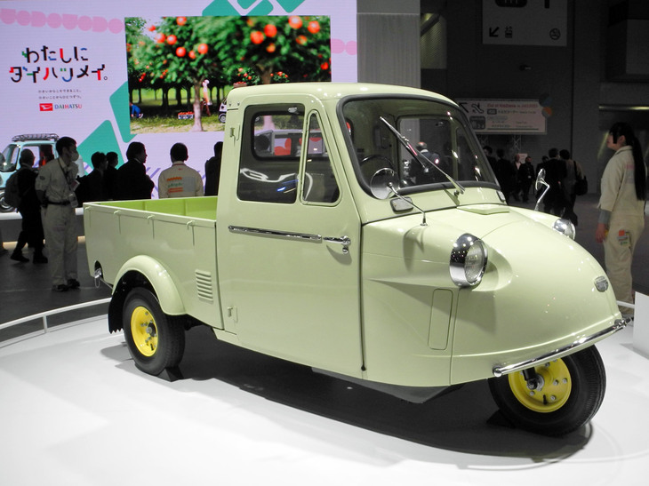 1957年から1972年まで活躍した小型三輪トラックの「ミゼット」（写真は2代目）。「ミゼットX」は、「初代『ミゼット』の発明精神を現代に受け継ぐ一台」と説明されている。