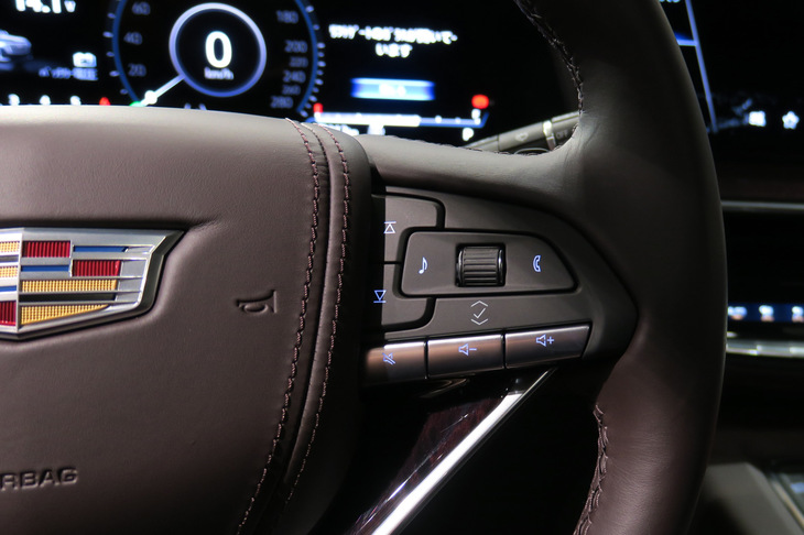 キャデラック・エスカレード スポーツ（ステアリングスイッチ）