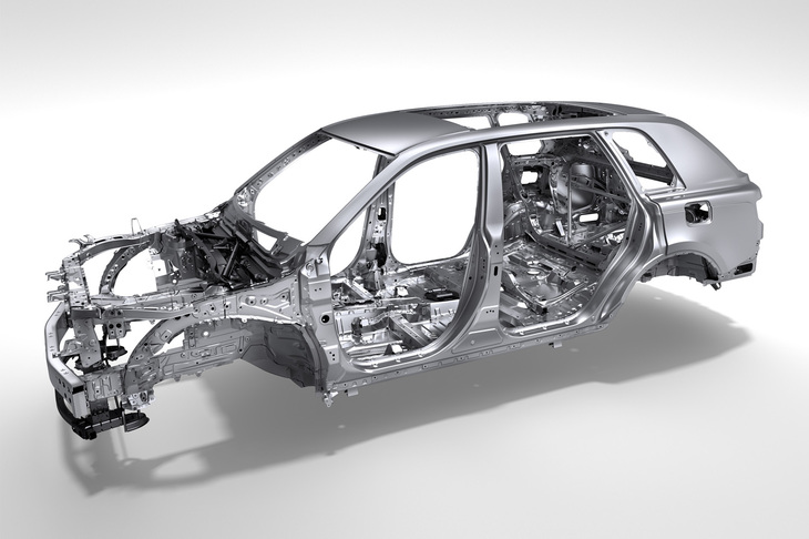 フロント各部の構造強化に加え、リアサスペンション取り付け部に「ラゲージルームセパレーター骨格」を結合した新開発のTNGAプラットフォームが採用される。