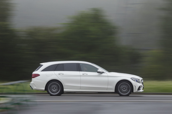 運転支援システムについては「Sクラス」と同等とうたわれる「インテリジェントドライブ」が全車に搭載可能（AMGモデルでは標準装備）。