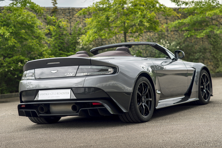 ヴァンテージGT12ロードスター