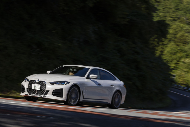 【BMWアルピナD4 Sグランクーペのスペック】
	ボディーサイズ：全長×全幅×全高＝4790×1850×1440mm／ホイールベース：2855mm／車重：1910kg／駆動方式：4WD／エンジン：3リッター直6 DOHC 24バルブ ディーゼル ターボ／モーター：交流同期電動機／トランスミッション：8段AT／エンジン最高出力：355PS（261kW）/4000-4200rpm／エンジン最大トルク：730N・m（74.4kgf・m）/1750-2750rpm／モーター最高出力：11PS（8kW）／タイヤ：（前）255/35ZR20 97Y／（後）285/30ZR20 99Y（ピレリPゼロ）／燃費：14.5km/リッター（WLTCモード）／価格：1320万円
	
	【取材時の燃費データ】
	テスト距離：322.1km（市街地1：高速道路8：山岳路1）／使用燃料：30.7リッター（軽油）／参考燃費：10.5km/リッター（満タン法）／11.8km/リッター（車載燃費計計測値）
