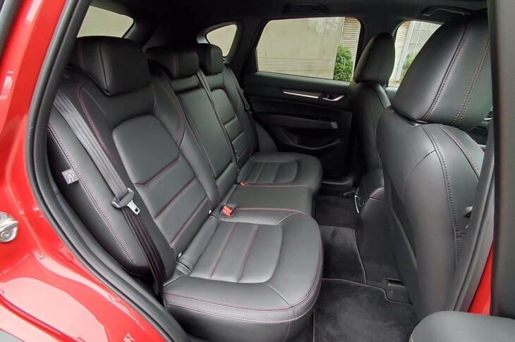 マツダCX-5 XDスポーツアピアランス（リアシート）