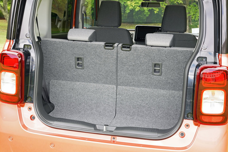 スズキ・ワゴンRスマイル ハイブリッドX（ラゲッジスペース）