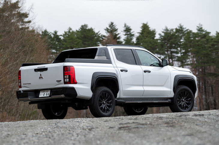 「GSR」のボディーサイズは全長×全幅×全高＝5360×1930×1815mmで、「GLS」よりも40mm長く、65mmワイドで、20mm高い。いずれにしても巨体である。