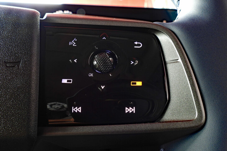 日産リーフB7 G（ステアリングスイッチ）