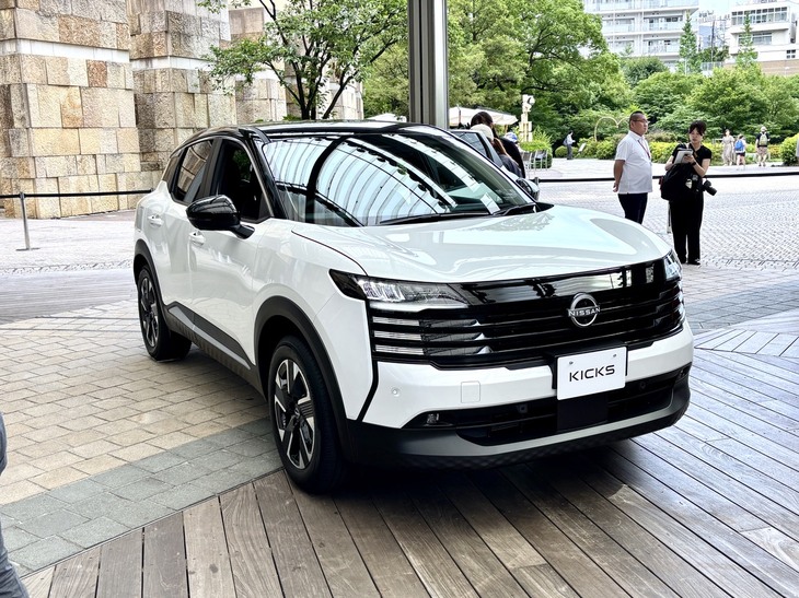 日本仕様の「キックス」は日産の追浜工場で生産される。2027年度末をもっての閉鎖が決まっている工場だが、工場閉鎖よりも先にキックスの生産が決まっていたためとのこと。その後は九州工場での生産となる。