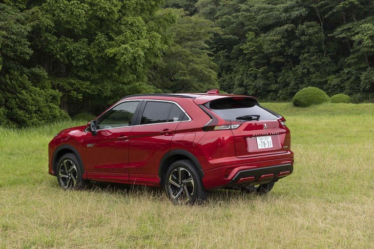 災害時などのいざというときには電源として活躍できるのも三菱のPHEVのメリット。バッテリーとガソリンが満タンであれば、一般家庭の約10日分の電力を賄える。