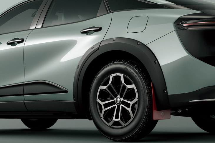 新デザインのアルミホイールに245/60R18サイズのオールテレインタイヤを組み合わせる。